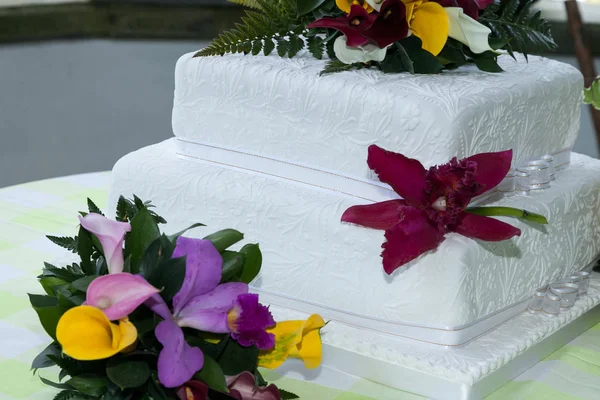 Bolo Casamento Saboroso Com Tampa Branca — Fotografia de Stock