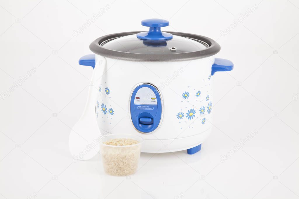 Automatic electric rice cooker.