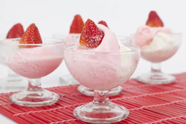 Tasses Pour Crème Glacée Fraise Aux Fraises — Photo