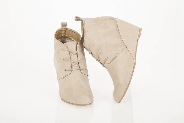 Обувь Бежевые Женщины Белом Фоне — стоковое фото
