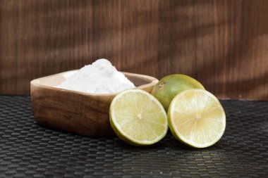 Kabartma tozu - sodyum bikarbonat ve limon. 