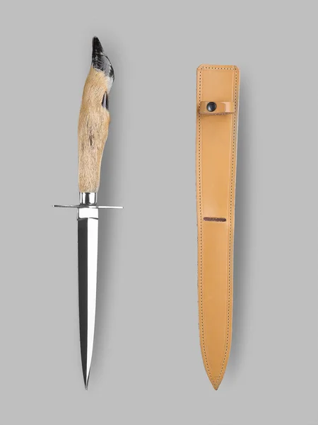 Нож охотника с ножницами — стоковое фото