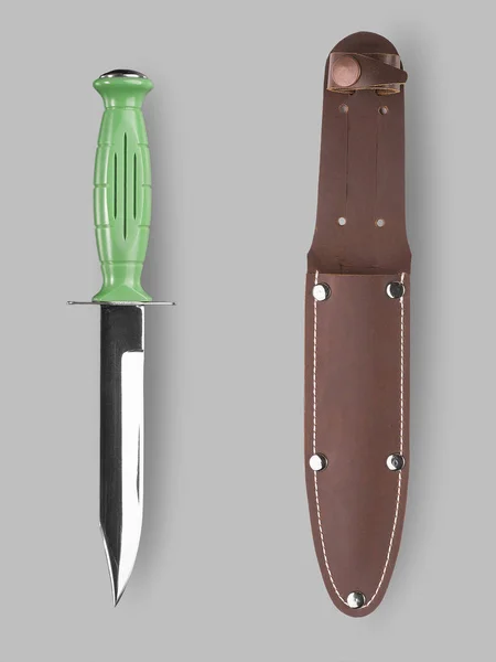 Wojskowy nóż z pochwą — Zdjęcie stockowe