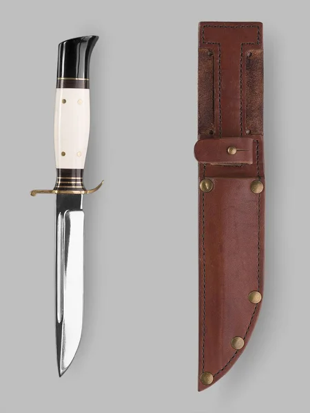 Cuchillo militar con vaina — Foto de Stock