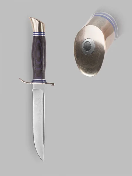 Wojskowy nóż z pochwą — Zdjęcie stockowe