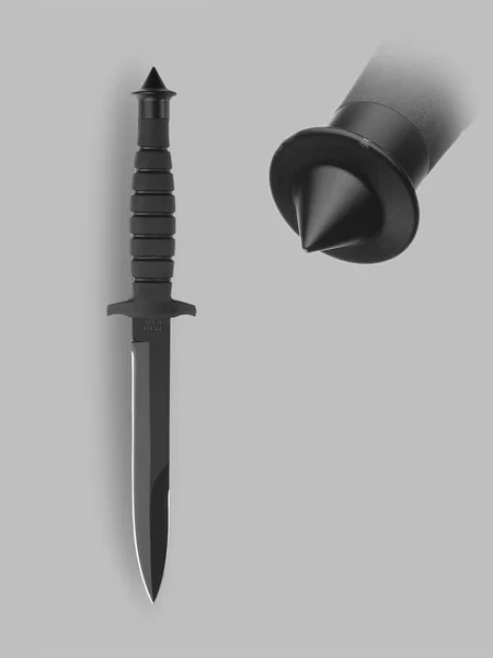 Vojenský nůž s pochvou — Stock fotografie