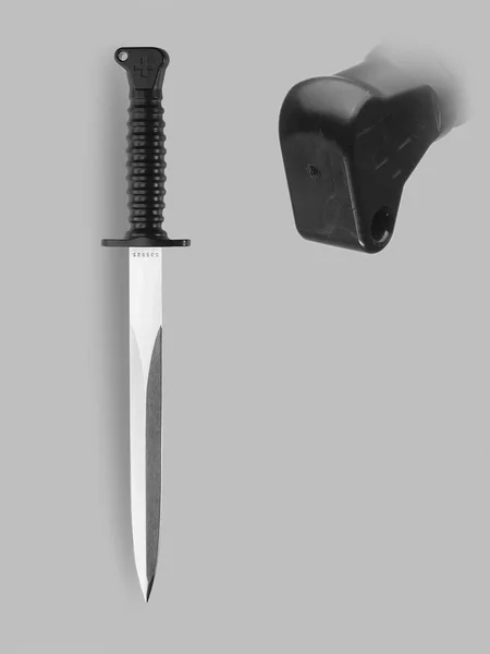 Військовий багнетовий ніж з шаблями — стокове фото