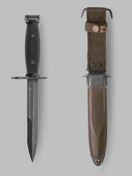 Nóż wojskowy bagnet z pochwą — Zdjęcie stockowe