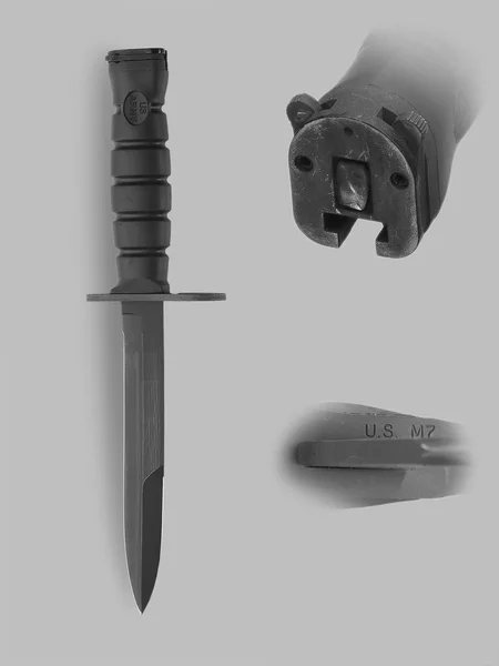 Cuchillo bayoneta militar con vaina —  Fotos de Stock