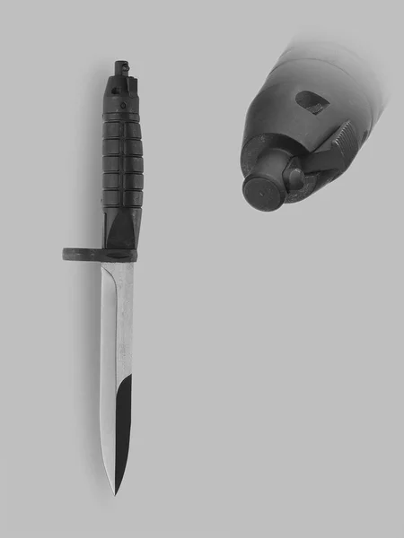 Militer pisau bayonet dengan sarung — Stok Foto