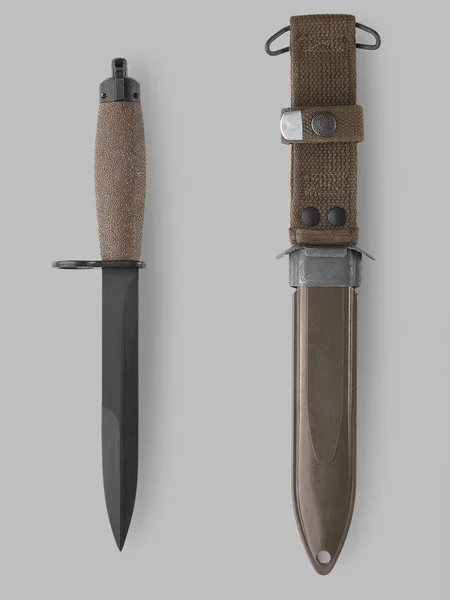 Coltello militare a baionetta con fodero — Foto Stock