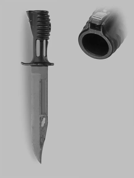 Faca baioneta militar com bainha — Fotografia de Stock