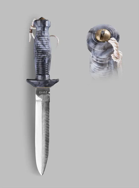 Kılıç kını ile sualtı bıçak — Stok fotoğraf