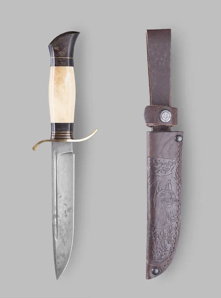 Военный нож с ножницами — стоковое фото