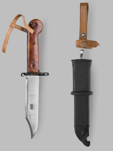 Vojenský Bodák nůž s pochvou — Stock fotografie