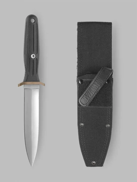 Bojový nůž s pochvou — Stock fotografie