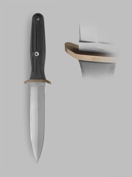 Боевой нож с ножницами — стоковое фото