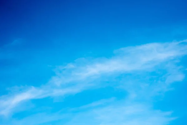 Céu azul, nuvens no céu Fotos De Bancos De Imagens