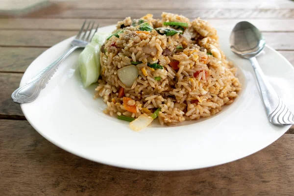 Primer plano de arroz frito con cerdo . — Foto de Stock