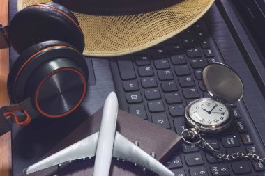 İnternet teknolojisi kullanarak seyahat fikirleri.