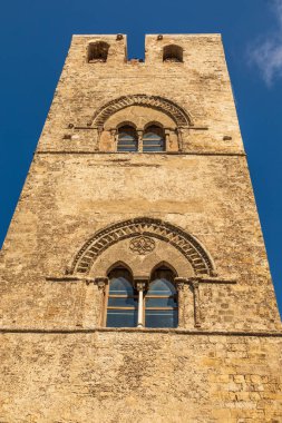 İtalya, Sicilya, Trapani Eyaleti, Erice. Torre Campanaria del Duomo dell 'Assunta Chiesa Madre' de, 1314 'te Gotik tarzda inşa edildi, Kral Frederick tarafından..