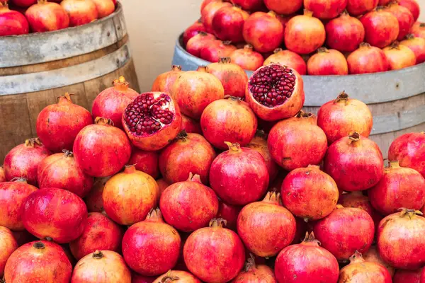 Italy Sicily Trapani Province Trapani Pomegranates Sale Market Trapani — Stock Photo, Image
