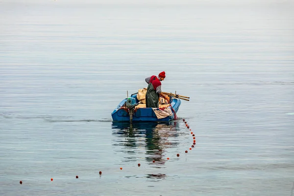 Itália Sicília Província Trapani Trapani Abril 2019 Pescador Pequeno Barco — Fotografia de Stock