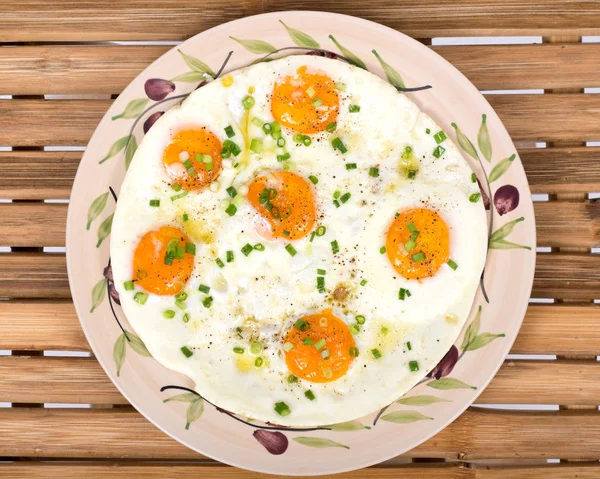 Jajka sadzone na płytę ceramiczną — Zdjęcie stockowe