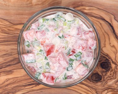 Organik domates ve yeşil soğan yeşil soğan salata