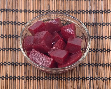 Pancar sos içinde kesmek