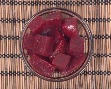 Pancar sos içinde kesmek