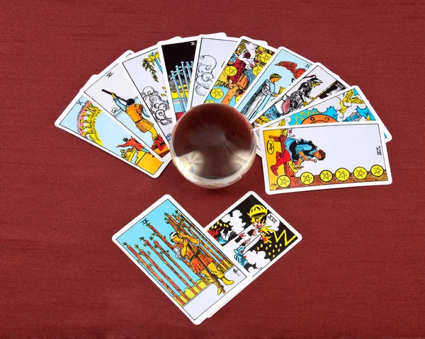 Tarot cards and crystal ball — Stock Photo, Image