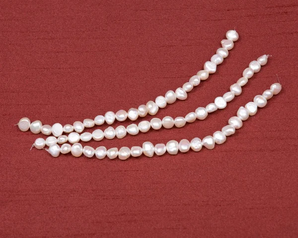 Cadena de perlas de agua dulce blanco natural —  Fotos de Stock
