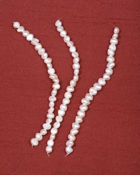 Ciąg naturalne białe perły słodkowodne perełki — Zdjęcie stockowe
