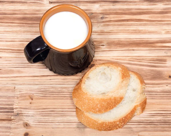 Whole organic milk and sliced french bread — Stock Photo, Image