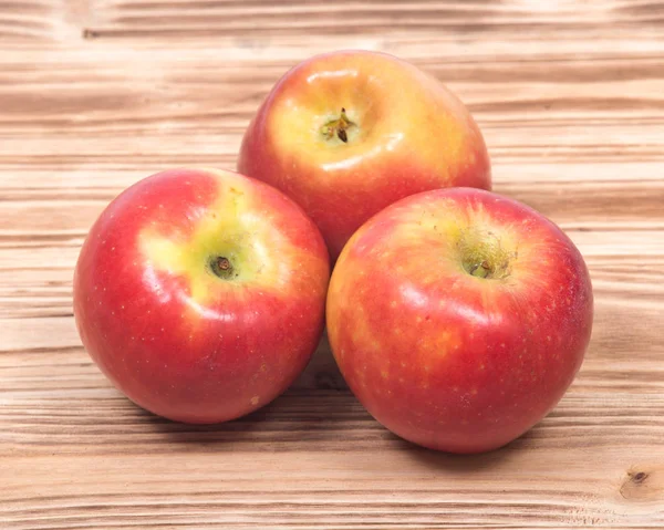 Manzana kanzi orgánica madura — Foto de Stock