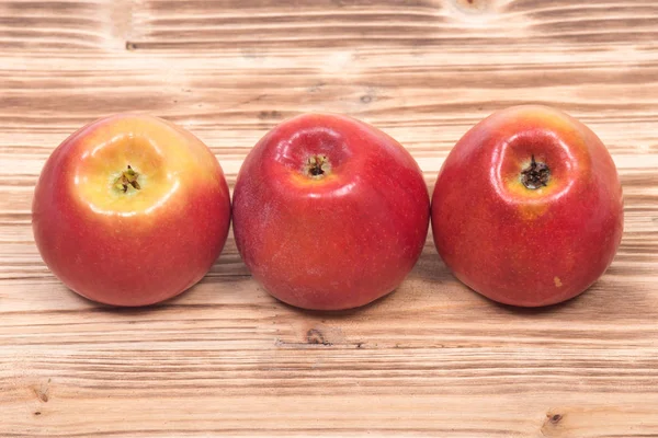 Спелые органические яблоки канзи — стоковое фото
