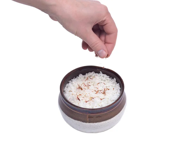 Gekochter Reis in Keramikschüssel mit Safran — Stockfoto
