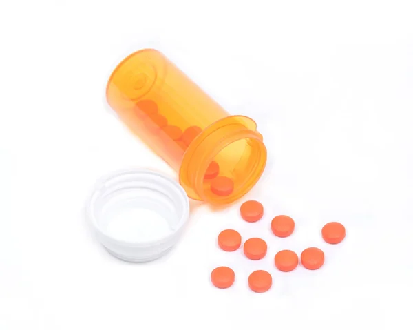 Pillole arancioni in bottiglia di plastica con tappo — Foto Stock