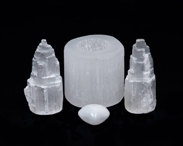 Белый селенитовый цитрусовый держатель света, сердце и вечная резьба
 