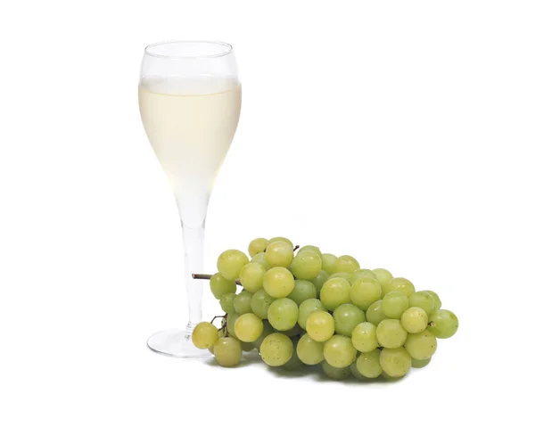 Glass of white wine and ripe organic green grapes — Stock Photo, Image