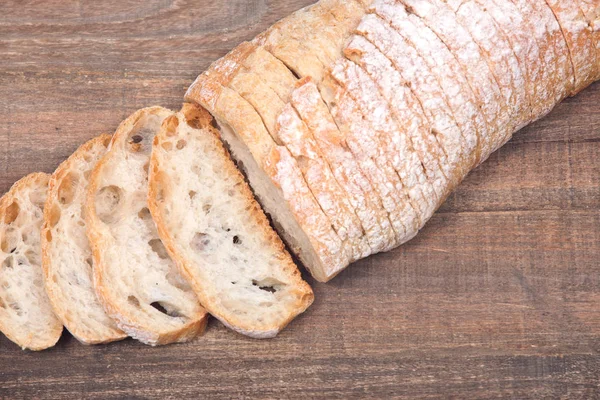 Pão italiano orgânico de ciabatta crosta fatiado — Fotografia de Stock