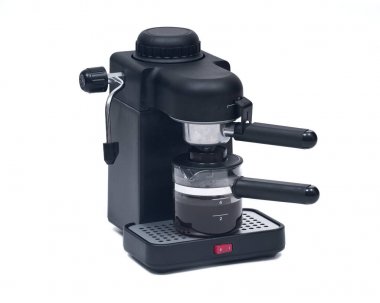 Siyah espresso makinesi