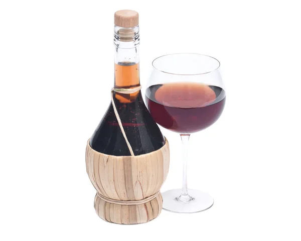 Piros gránátalma bor az üveg és a szalma bor üveg — Stock Fotó