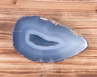 Kısmen parlak mavi dantel akik Jeod crystaline druzy Merkezi ile