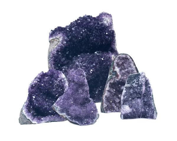 紫水晶德鲁 geode 生产的集合 — 图库照片