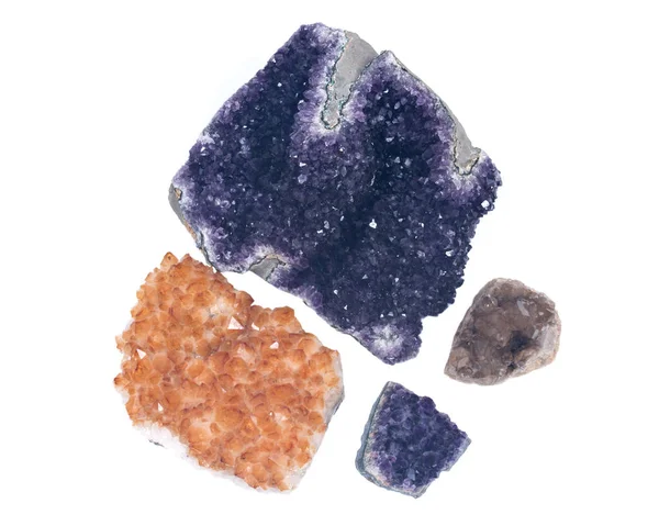 紫水晶和水晶 druzy 簇的收集 — 图库照片