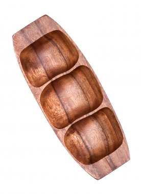 Beyaz arka plan üzerinde izole katı akasya ahşap bir parça yapılan üç bölüm servis tepsi