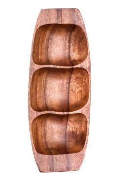 Beyaz arka plan üzerinde izole katı akasya ahşap bir parça yapılan üç bölüm servis tepsi