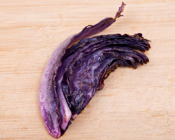 Roasted Red Purple Organic Cabbage Wooden Cutting Board — Stock Photo, Image